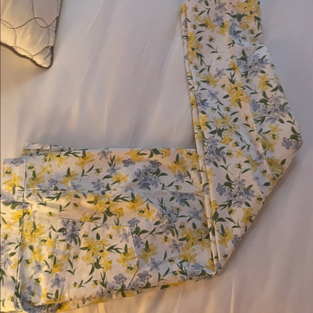 Floral Print Pants - Picture 3 of 5